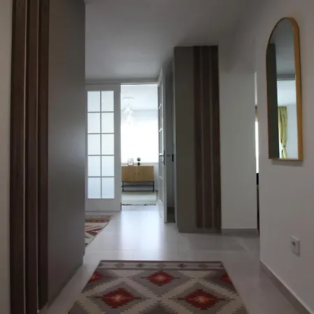 Cosmopolitan Apartment